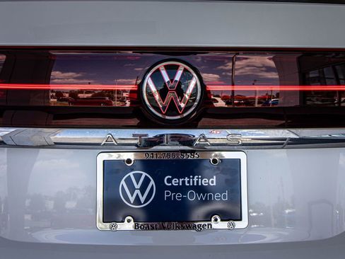 Used 2025 Volkswagen Atlas SEL Premium R-Line image 18