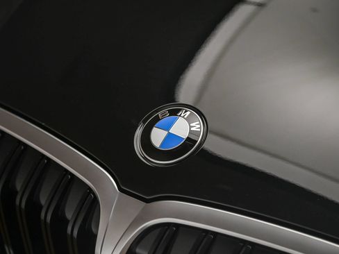 Used 2026 BMW 330i Sedan w/ Premium Package RWD image 9
