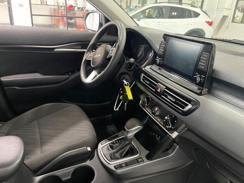 Used 2022 Kia Seltos LX AWD/4WD image 2
