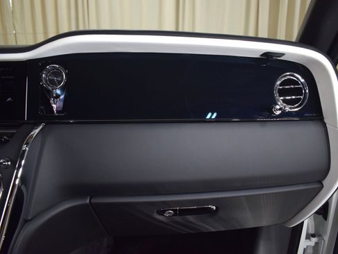 New 2026 Rolls-Royce Cullinan image 27