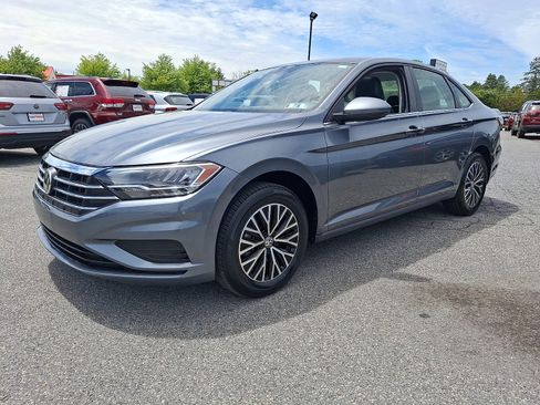 Used 2021 Volkswagen Jetta SE FWD image 3