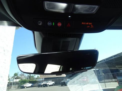 Used 2025 Chevrolet Equinox LT w/ Safety and Technology Package image 11