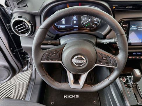 Used 2024 Nissan Kicks SR FWD image 3