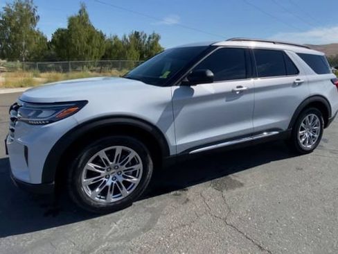 Used 2025 Ford Explorer Active w/ Active Comfort Package AWD/4WD image 4