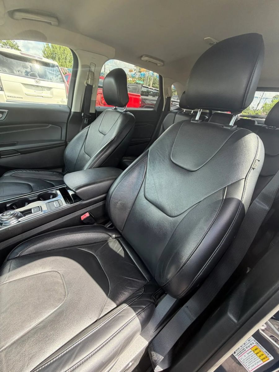 Used 2019 Ford Edge Titanium FWD image 11