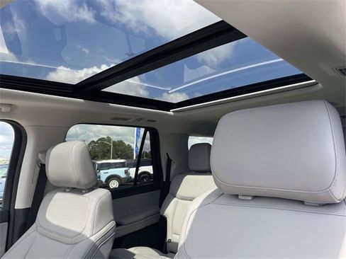 New 2025 Ford Expedition Max Active image 8