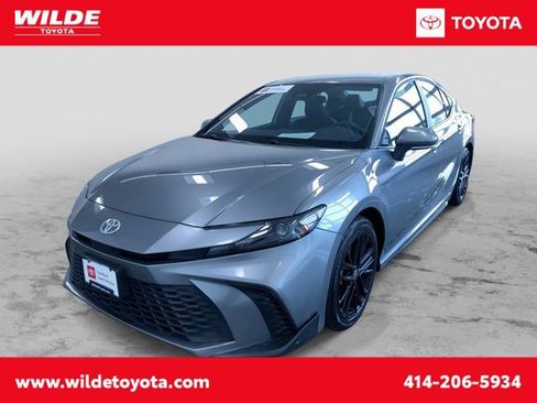 Certified 2025 Toyota Camry SE image 1