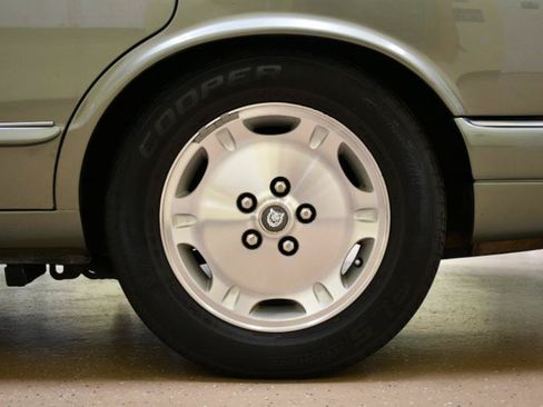 Used 1997 Jaguar XJ6 RWD image 10