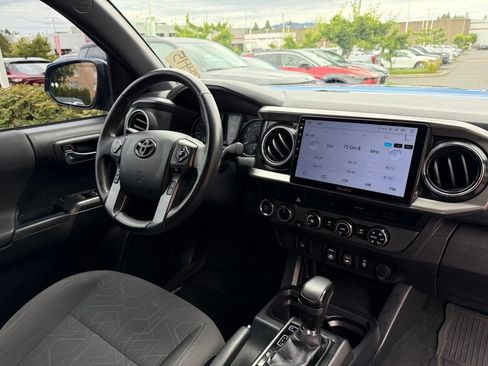 Used 2018 Toyota Tacoma TRD Off-Road AWD/4WD image 21