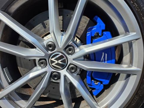 Used 2024 Volkswagen Golf R AWD/4WD image 5