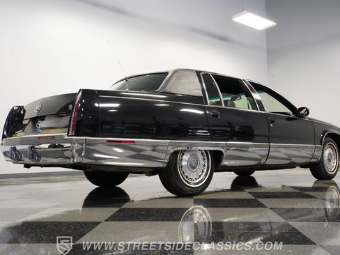 Used 1995 Cadillac Fleetwood Brougham RWD image 28