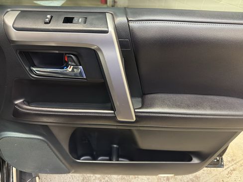 Used 2016 Toyota 4Runner Limited AWD/4WD image 22
