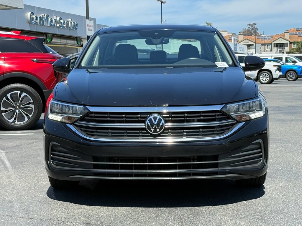 Used 2024 Volkswagen Jetta SE FWD image 4