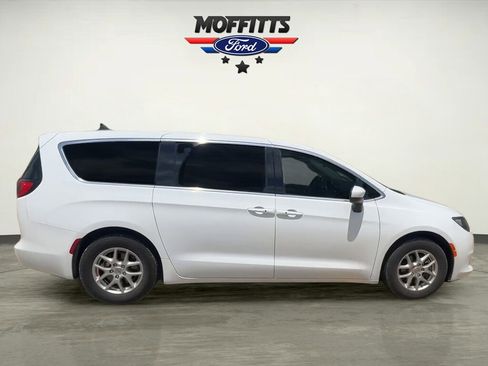 Used 2023 Chrysler Voyager LX FWD image 6