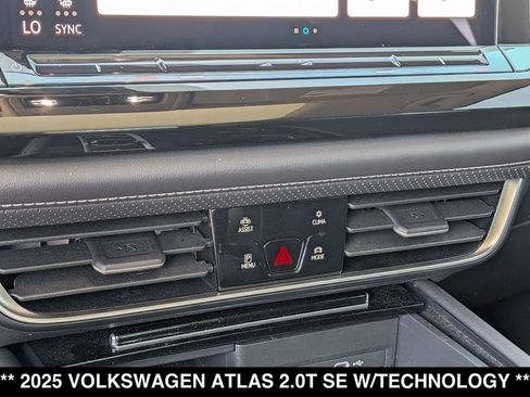 Used 2025 Volkswagen Atlas SE AWD/4WD image 23