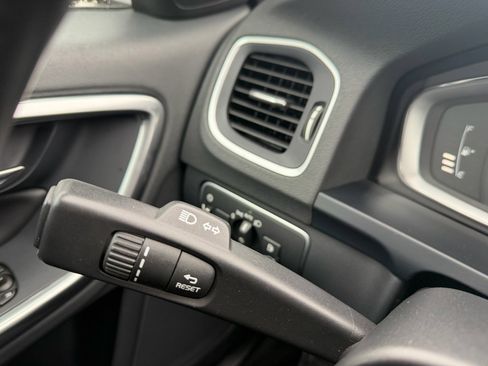 Used 2016 Volvo V60 T5 Cross Country Platinum w/ Climate Package image 28