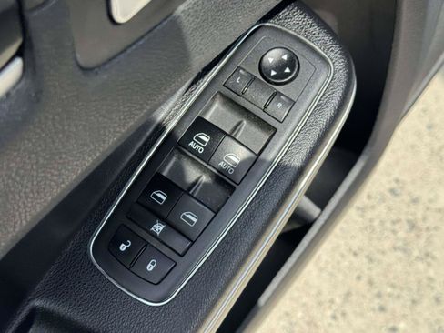 Used 2019 Chrysler 300 S RWD image 14