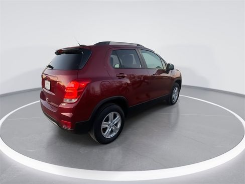 Used 2022 Chevrolet Trax LT w/ LT Convenience Package image 8