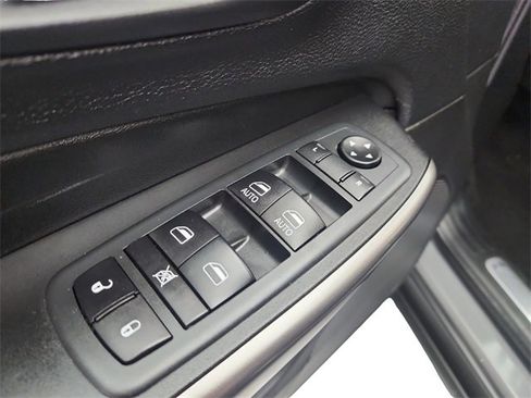 Used 2020 Jeep Cherokee Limited image 17