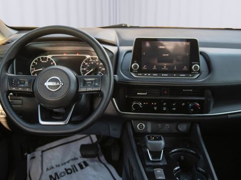 Used 2023 Nissan Rogue S AWD/4WD image 3
