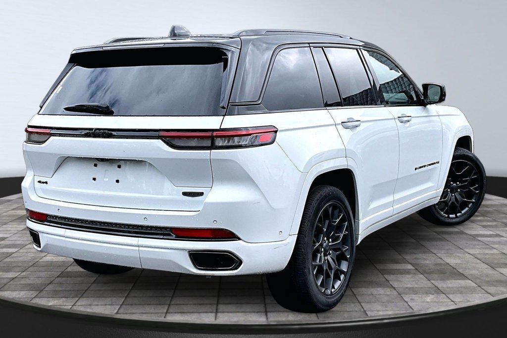 Certified 2025 Jeep Grand Cherokee Summit w/ Obsidian Package AWD/4WD image 21