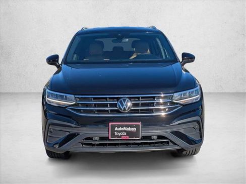 Used 2023 Volkswagen Tiguan SE image 2