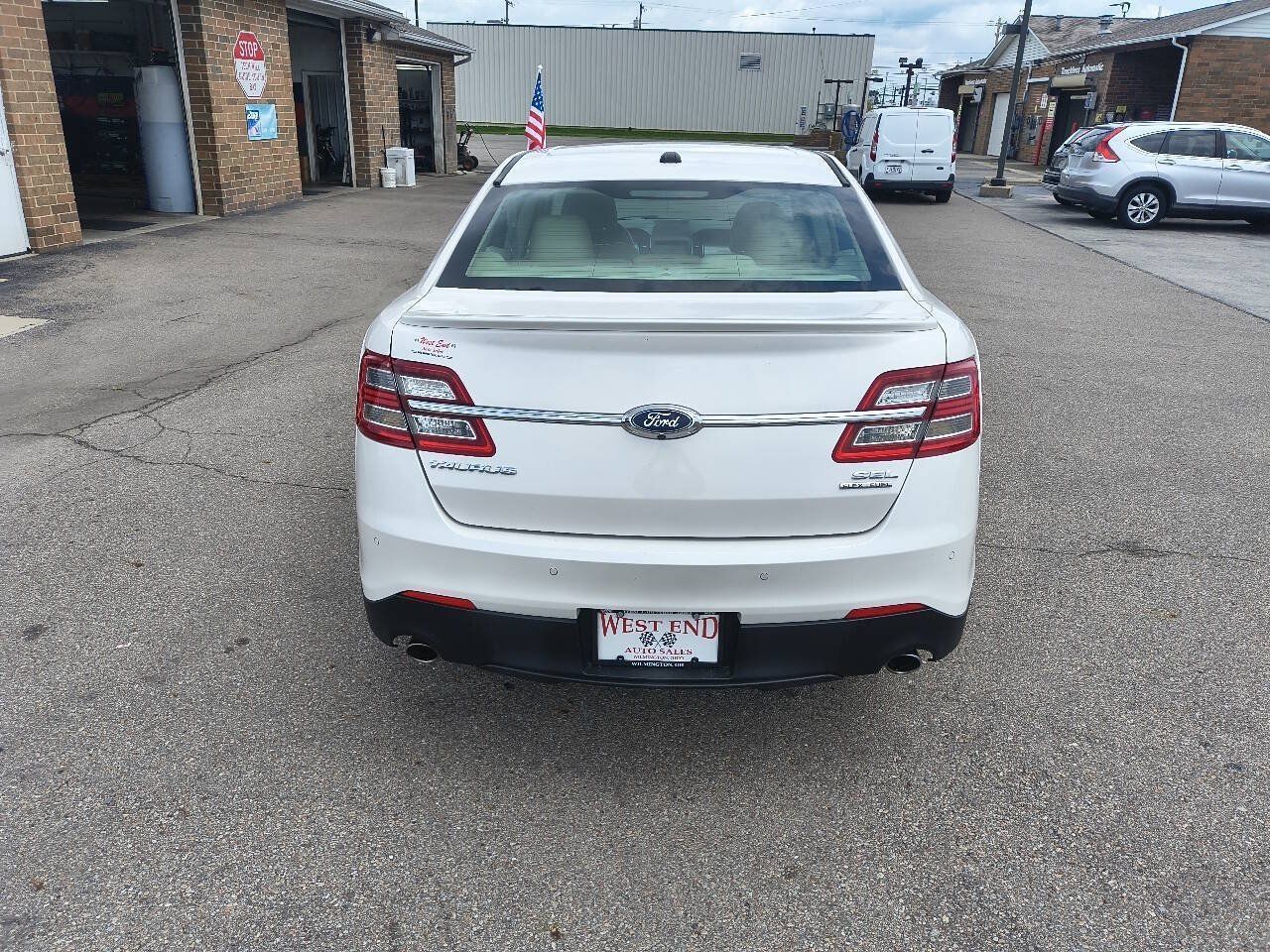 Used 2018 Ford Taurus SEL w/ Equipment Group 201A FWD image 6