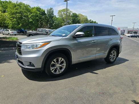 Used 2015 Toyota Highlander XLE AWD/4WD image 3