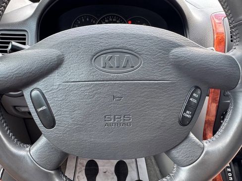 Used 2005 Kia Sedona EX image 19