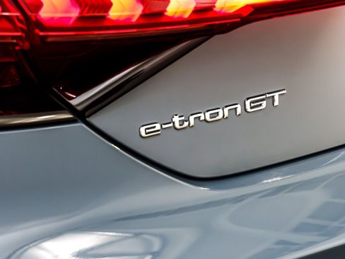 Used 2024 Audi e-tron GT Premium Plus image 10