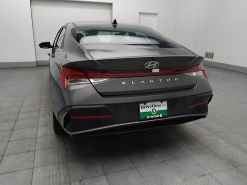 Used 2025 Hyundai Elantra SEL FWD image 6