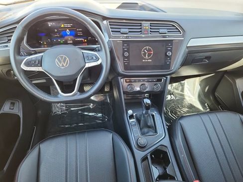 Certified 2024 Volkswagen Tiguan SE AWD/4WD image 9