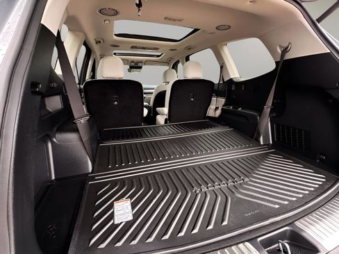 Used 2025 Kia Telluride SX w/ SX Captain's Chair Package FWD image 31