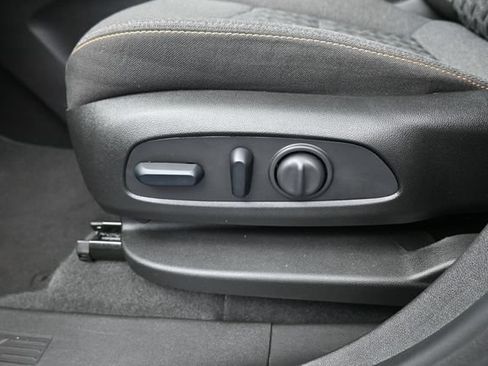 Used 2024 Chevrolet Equinox LT FWD image 18