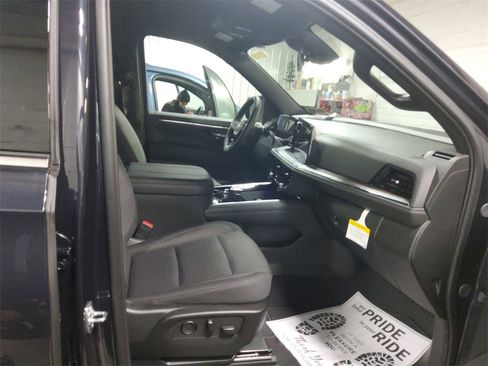 Used 2025 Chevrolet Tahoe LS image 11