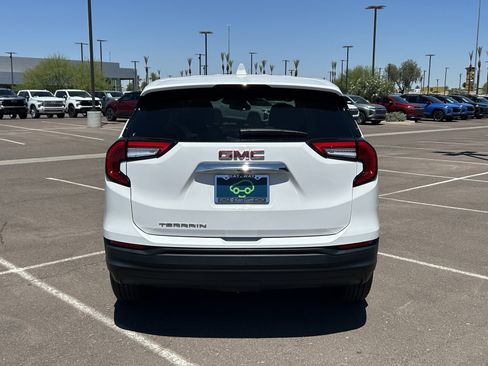 Certified 2024 GMC Terrain SLE FWD image 4