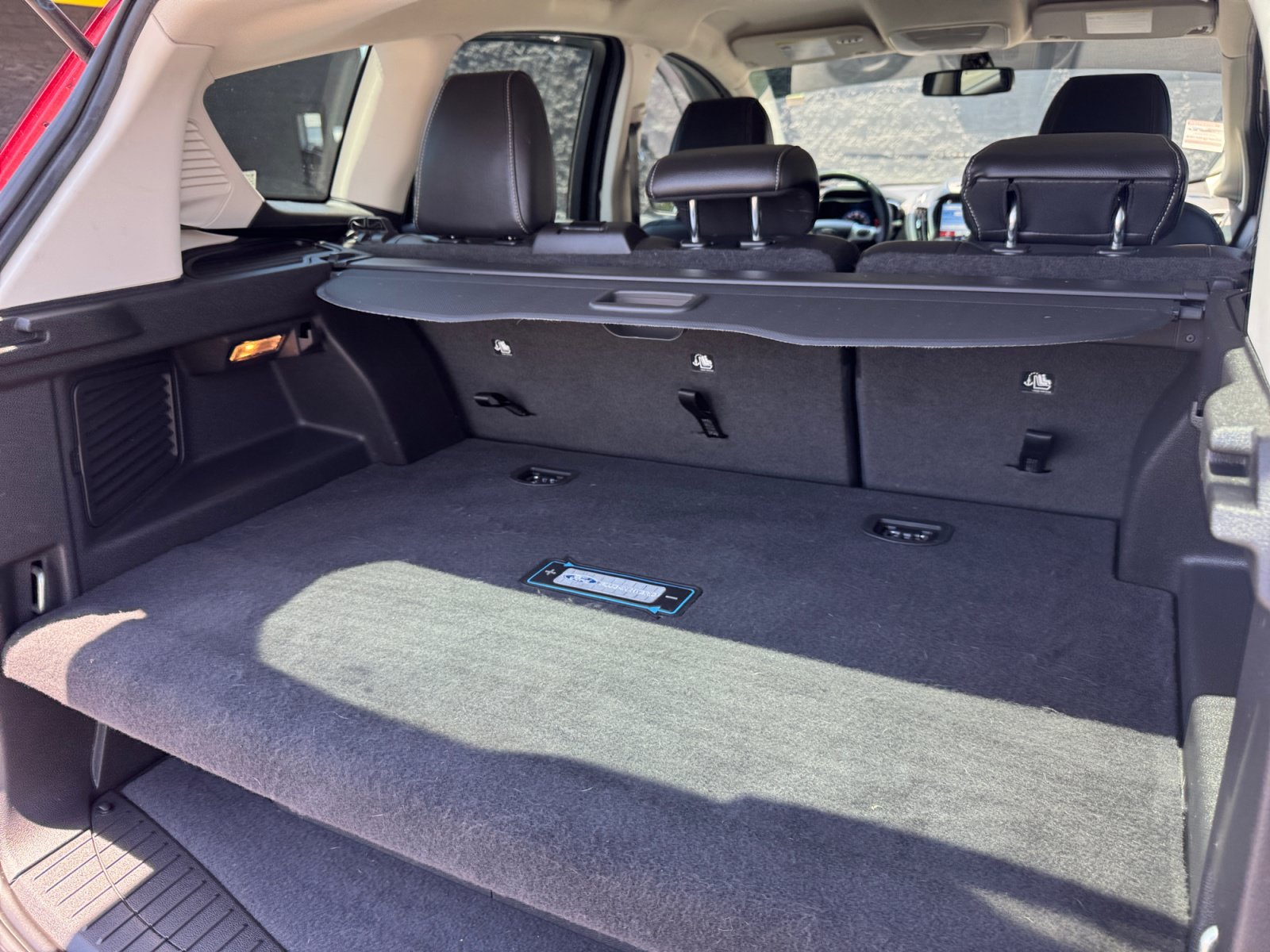 Used 2017 Ford C-MAX Energi Titanium FWD image 16