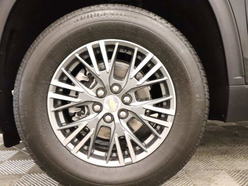 Used 2025 Chevrolet Traverse LT image 6