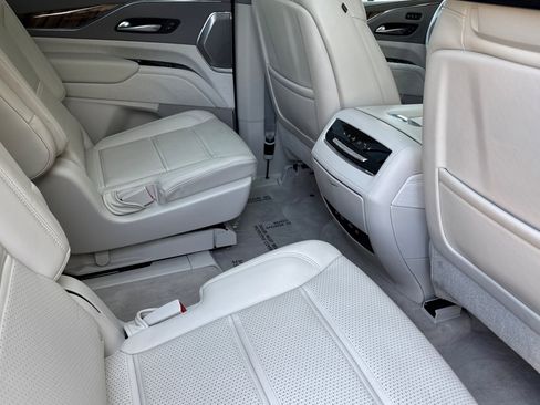 Used 2021 Cadillac Escalade Premium Luxury Platinum image 18