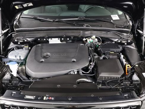 Certified 2026 Volvo XC40 B5 Plus AWD/4WD image 24
