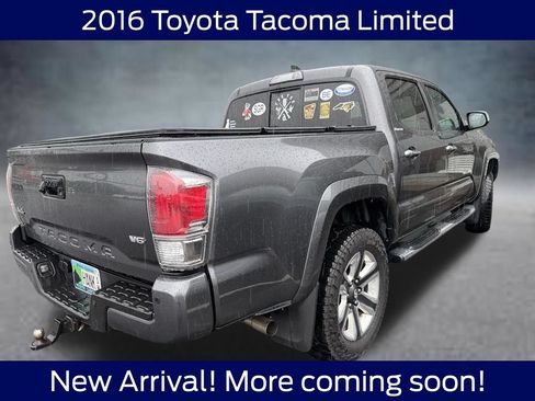 Used 2016 Toyota Tacoma Limited w/ Towing Package AWD/4WD image 4