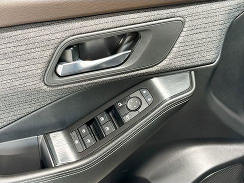 Used 2022 Nissan Rogue SV image 26