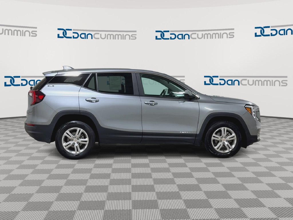 Used 2024 GMC Terrain SLE AWD/4WD image 2