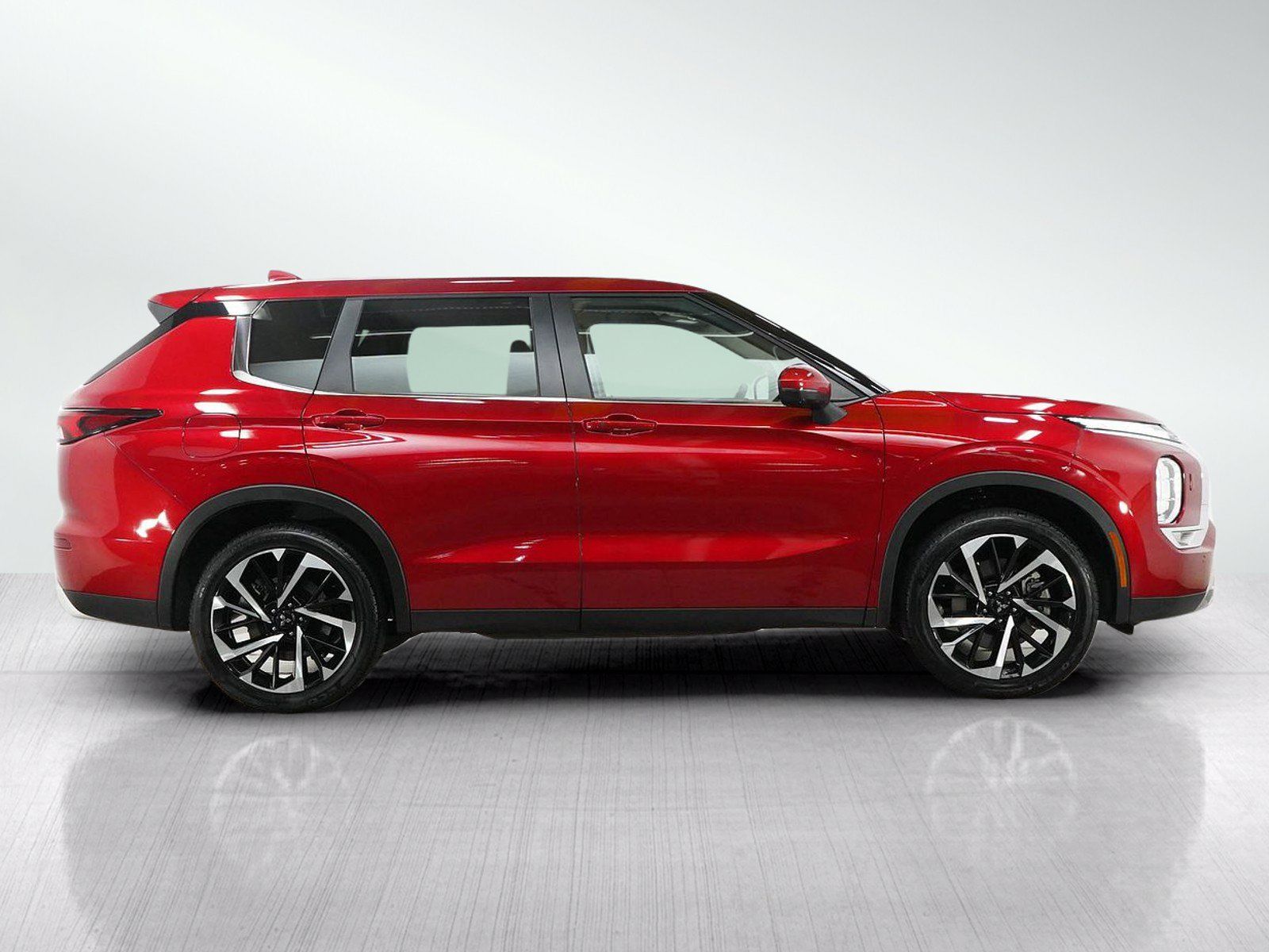 Used 2023 Mitsubishi Outlander SE AWD/4WD image 6