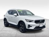 Used 2023 Volvo XC40 B5 Plus image 3