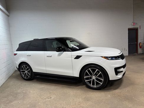 Used 2023 Land Rover Range Rover Sport SE AWD/4WD image 5