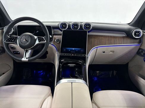 Used 2025 Mercedes-Benz GLC 350e GLC 350e w/ Driver Assistance Package image 26