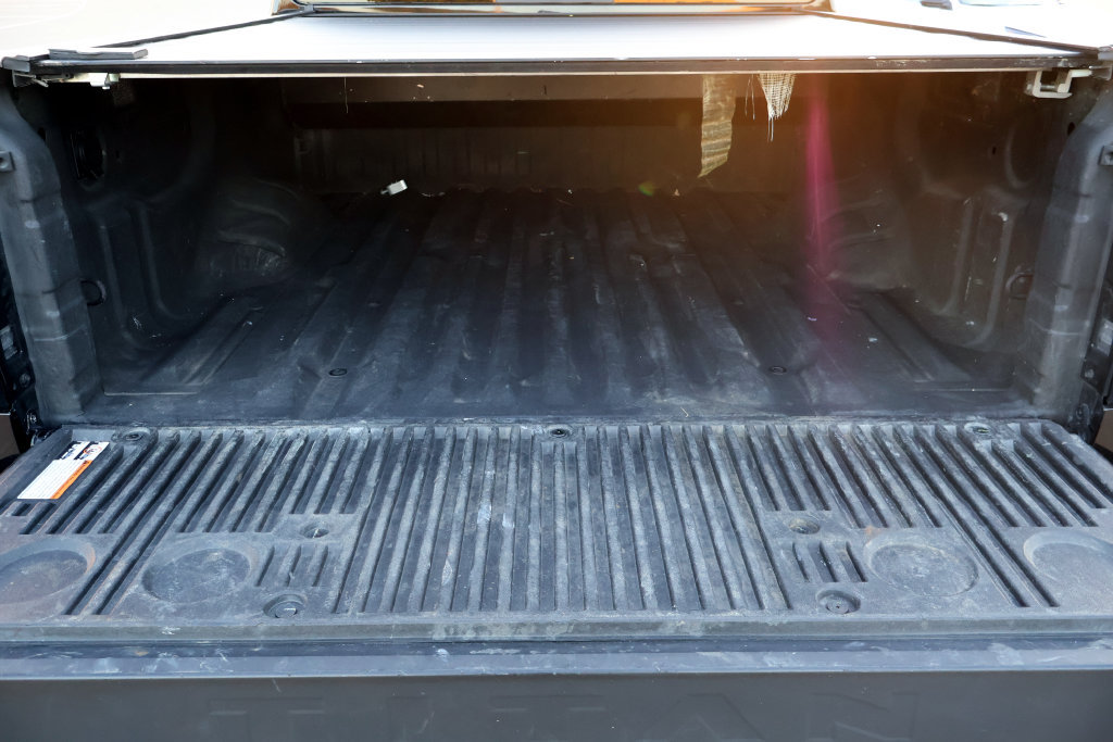 Used 2024 Nissan Titan PRO-4X w/ Pro-4x Convenience Package AWD/4WD image 9