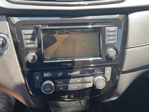 Used 2020 Nissan Rogue SV FWD image 19