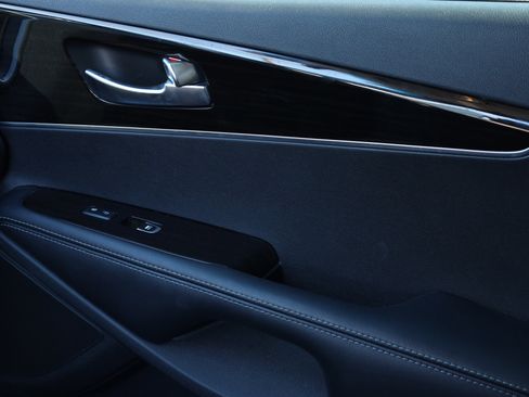 Used 2020 Kia Sorento LX image 12